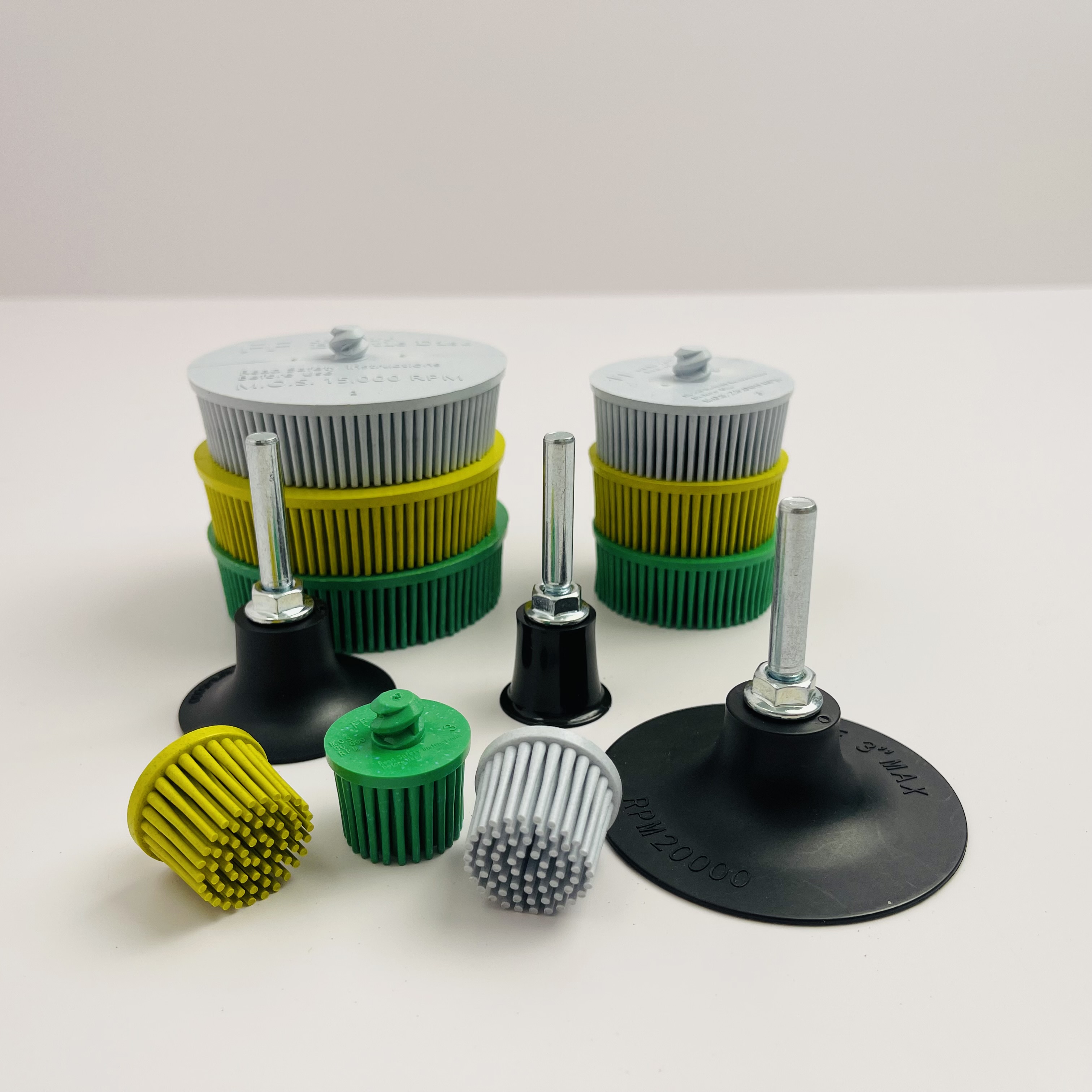 Pinceles y discos de cerdas radiales